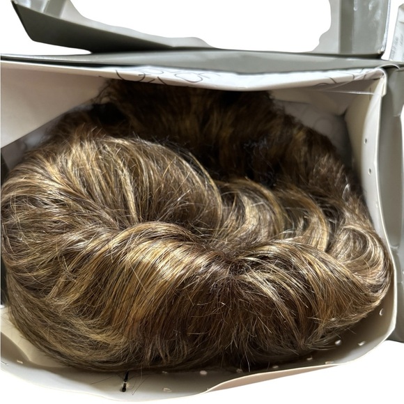 Raquel Welsh Signature Collection WINNER Wig in R11S+ Glazed Mocha Ultra Petite - Picture 3 of 7